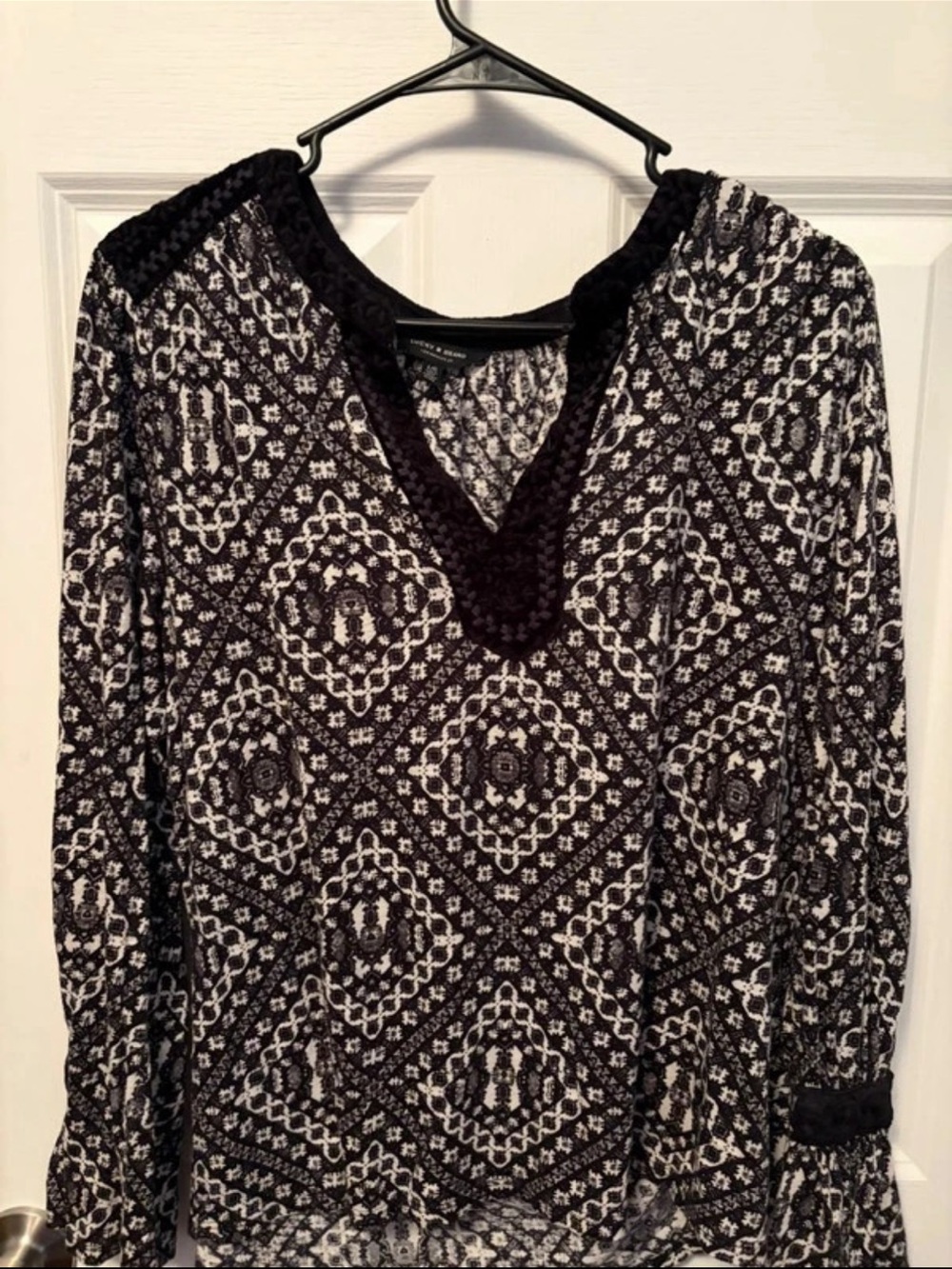 Black & White Patterned Women's Top - V-Neck Long Sleeve Lucky Brand
